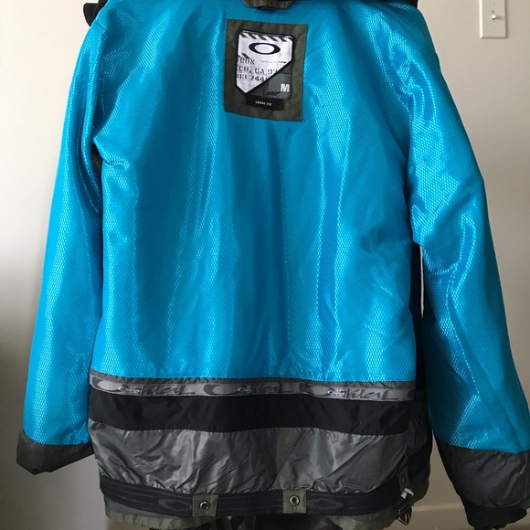 Oakley Ski Jacket - Picture 4 of 11